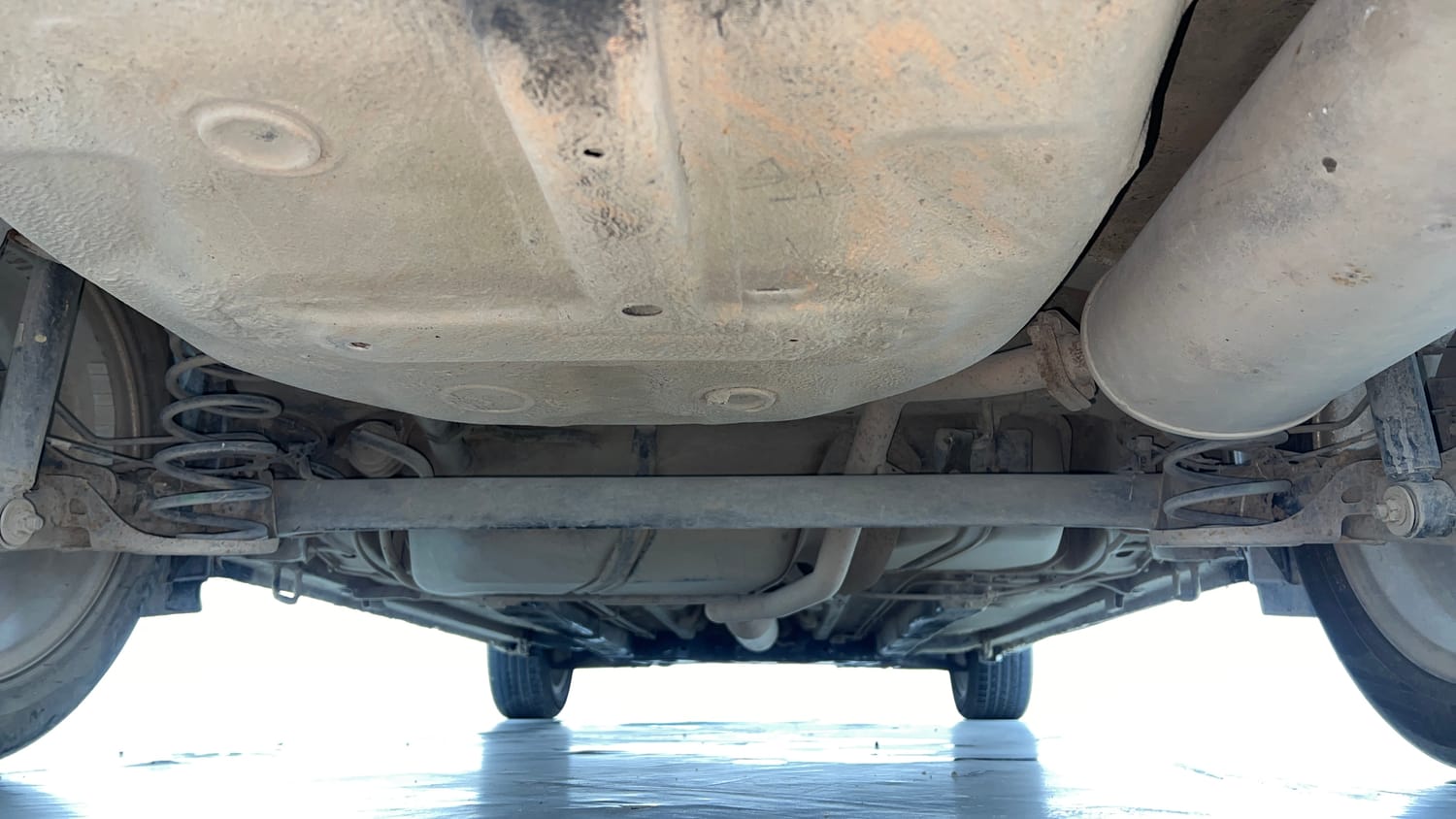 Used 2016 Maruti Suzuki Ciaz ZXI+ AT Petrol Automatic extra REAR UNDERBODY VIEW (TAKEN FROM REAR)
