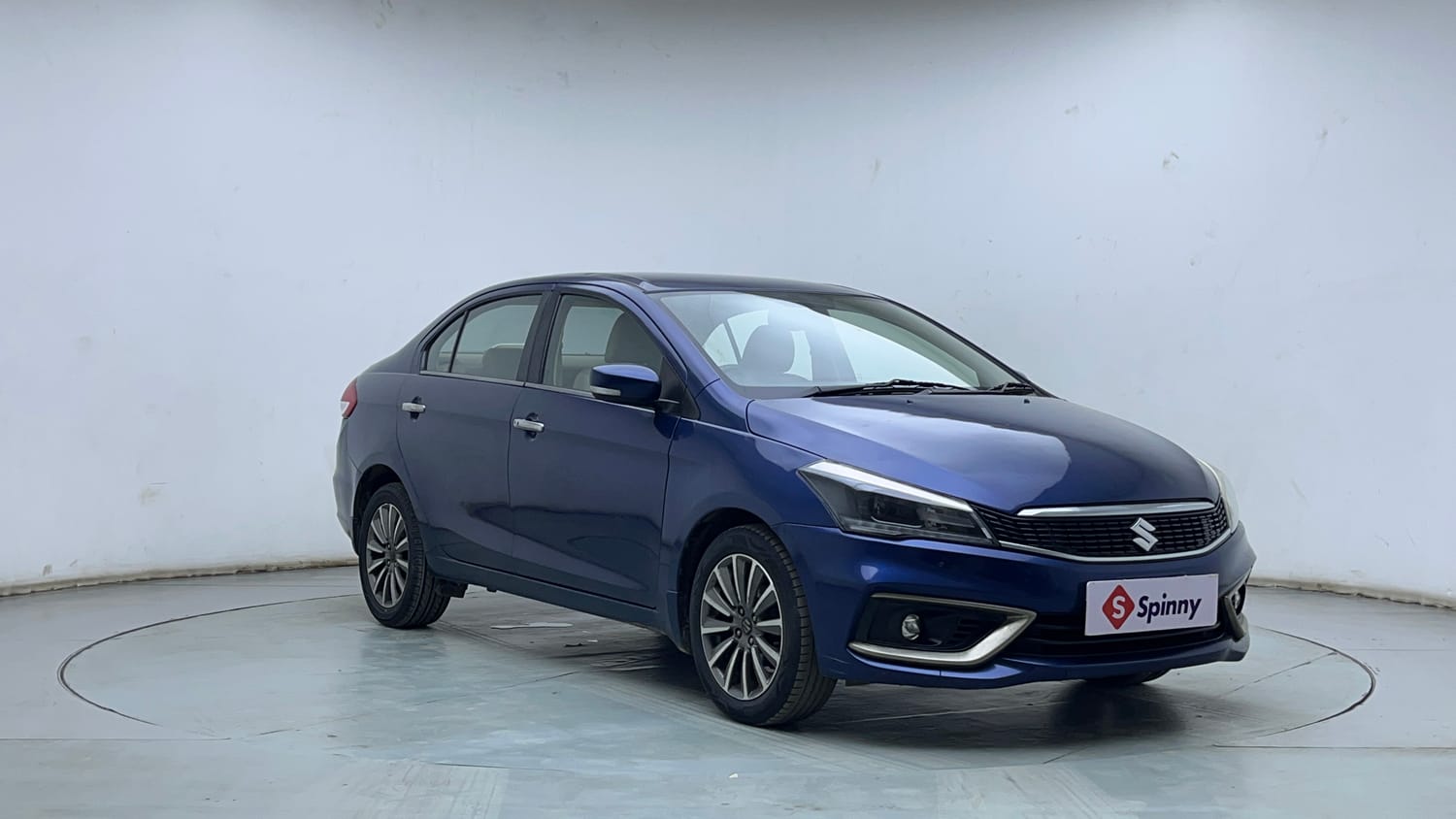 Used 2018 Maruti Suzuki Ciaz Alpha Hybrid 1.5 AT Petrol Automatic exterior RIGHT FRONT CORNER VIEW
