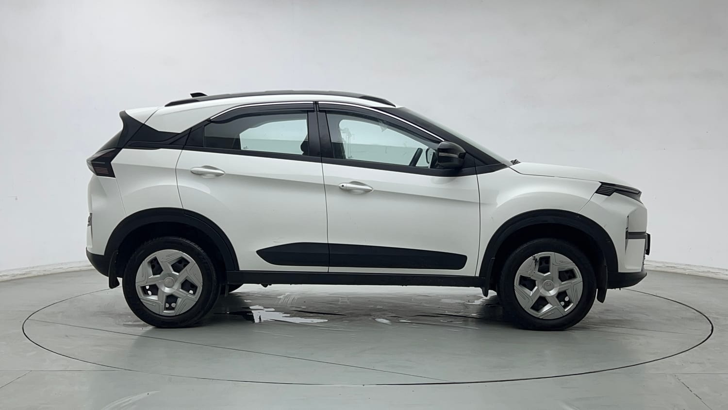 Used 2025 Tata Nexon Pure Plus (S) 1.2 iCNG 6MT Cng Manual exterior RIGHT SIDE VIEW