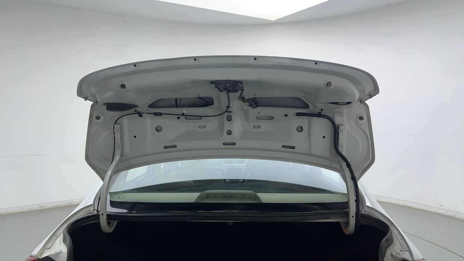 Used 2016 Maruti Suzuki Ciaz ZXI+ AT Petrol Automatic interior DICKY DOOR OPEN VIEW