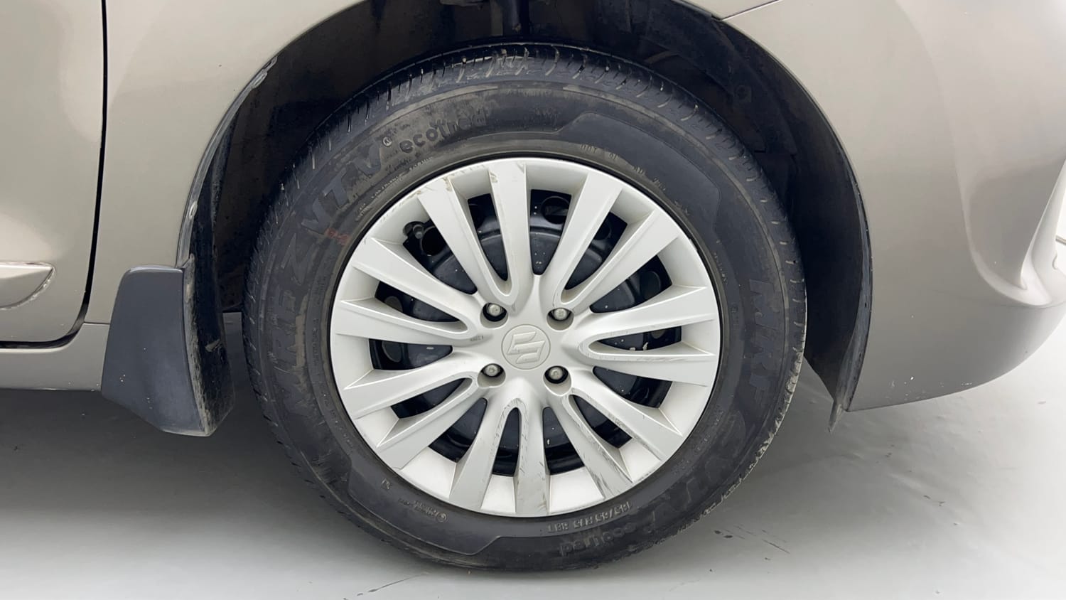 Used 2021 Maruti Suzuki Baleno Delta Petrol Manual tyres RIGHT FRONT TYRE RIM VIEW