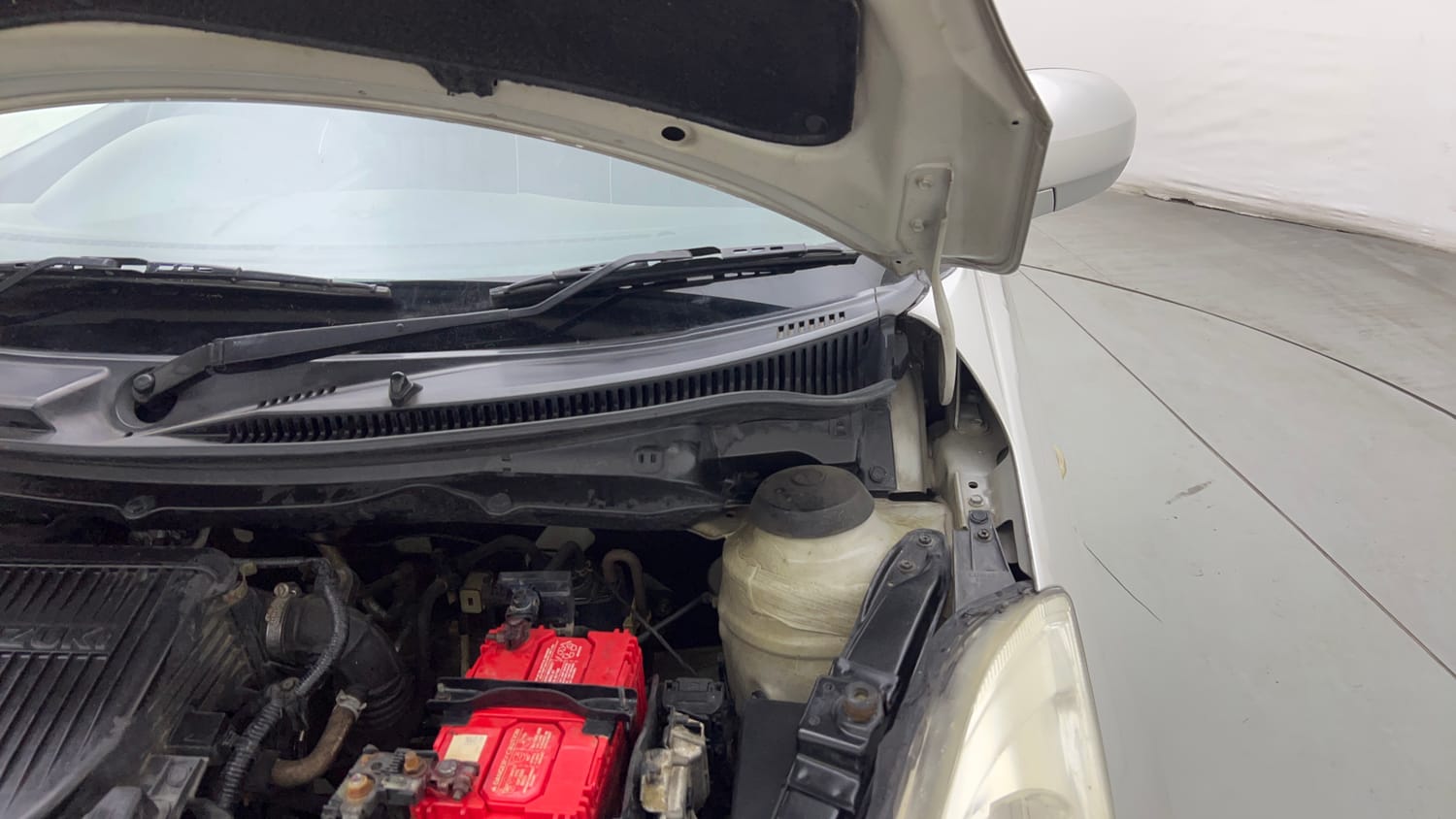 Used 2017 Maruti Suzuki Swift Lxi (O) Petrol Manual engine ENGINE LEFT SIDE HINGE & APRON VIEW