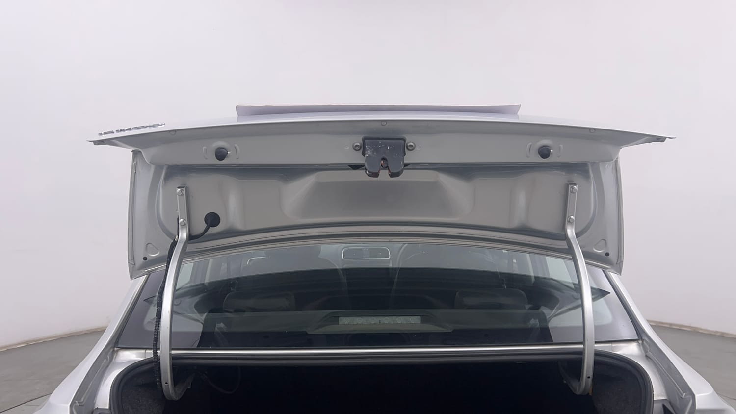 Used 2019 Volkswagen Ameo Trendline 1.0L (P) Petrol Manual interior DICKY DOOR OPEN VIEW