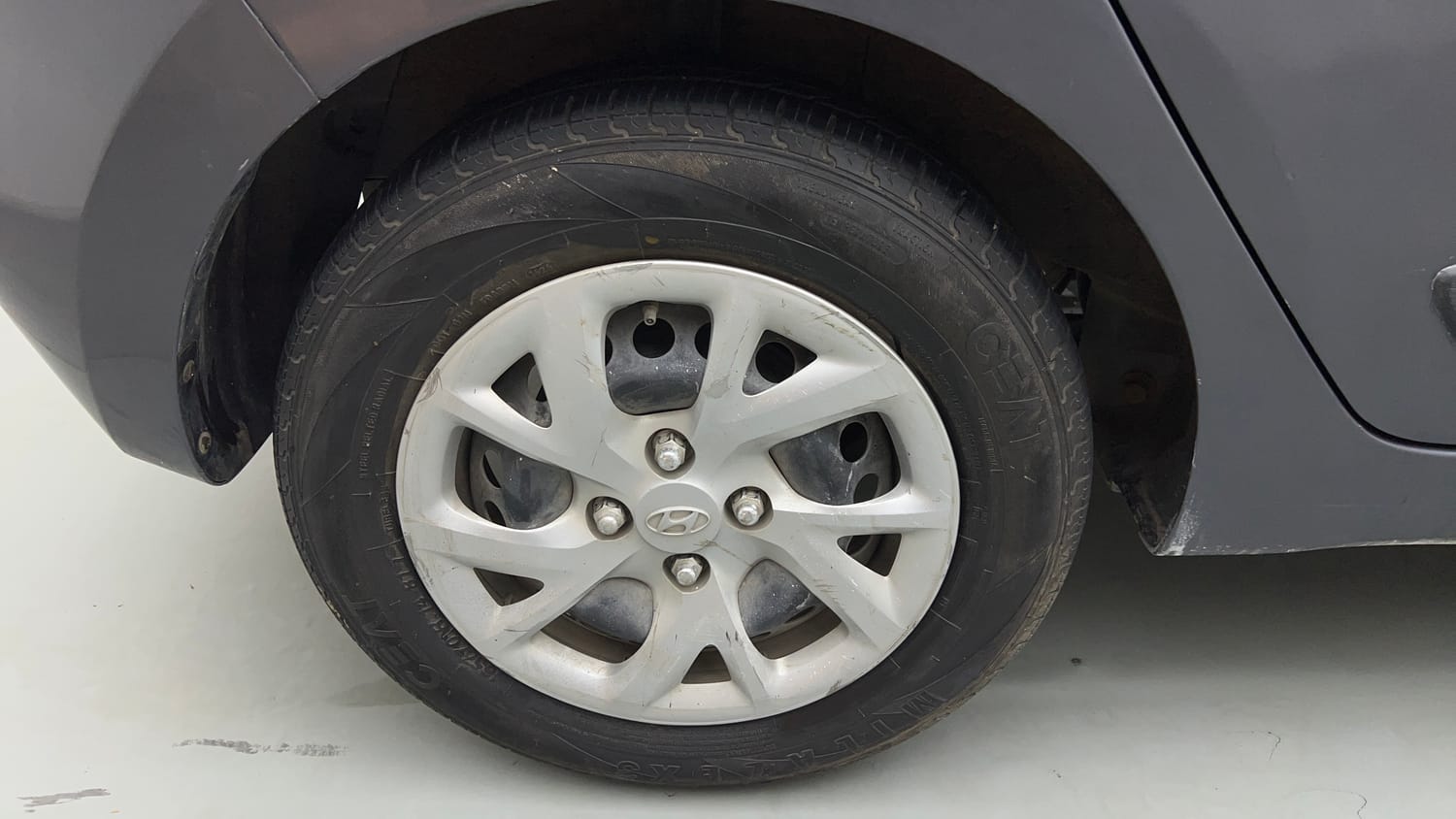 Used 2019 Hyundai Grand i10 Magna 1.2 Kappa VTVT Petrol Manual tyres RIGHT REAR TYRE RIM VIEW