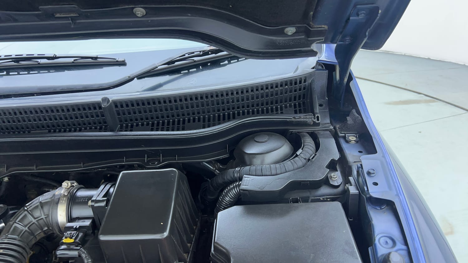 Used 2019 Maruti Suzuki S-Cross Zeta 1.3 Diesel Manual engine ENGINE LEFT SIDE HINGE & APRON VIEW