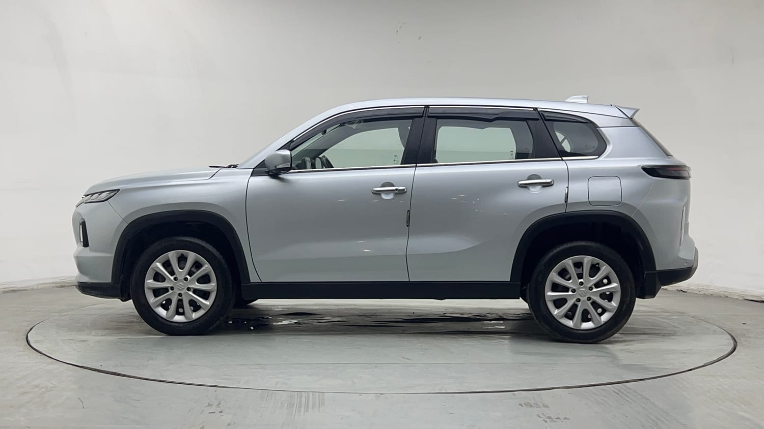 Used 2024 Maruti Suzuki Grand Vitara Delta Smart Hybrid Petrol Manual exterior LEFT SIDE VIEW