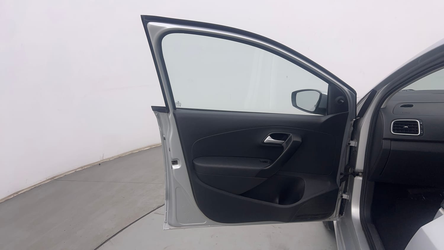 Used 2019 Volkswagen Ameo Trendline 1.0L (P) Petrol Manual interior LEFT FRONT DOOR OPEN VIEW