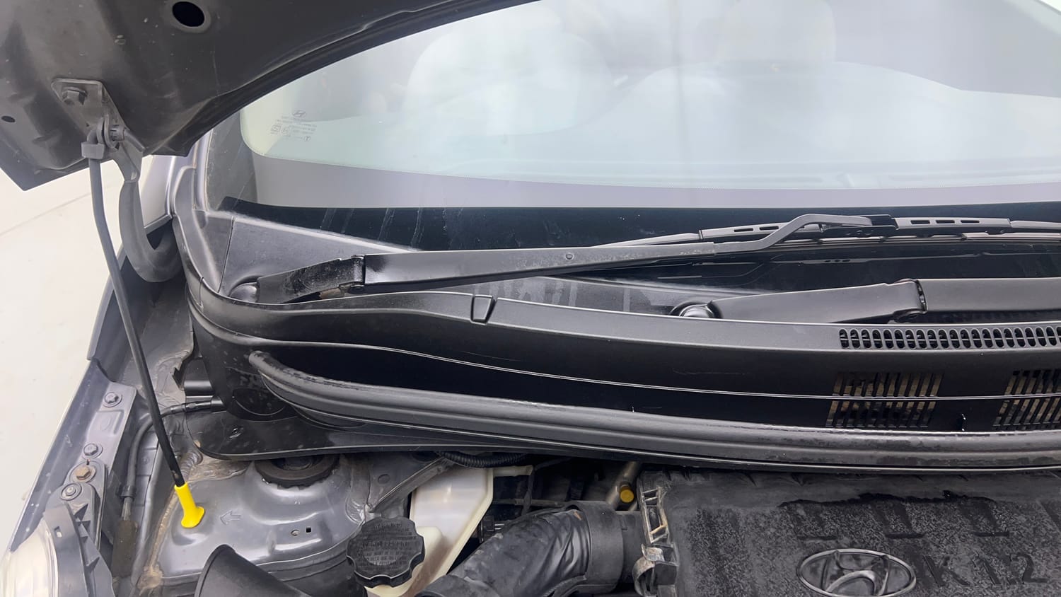 Used 2018 Hyundai Grand i10 Magna AT 1.2 Kappa VTVT Petrol Automatic engine ENGINE RIGHT SIDE HINGE & APRON VIEW