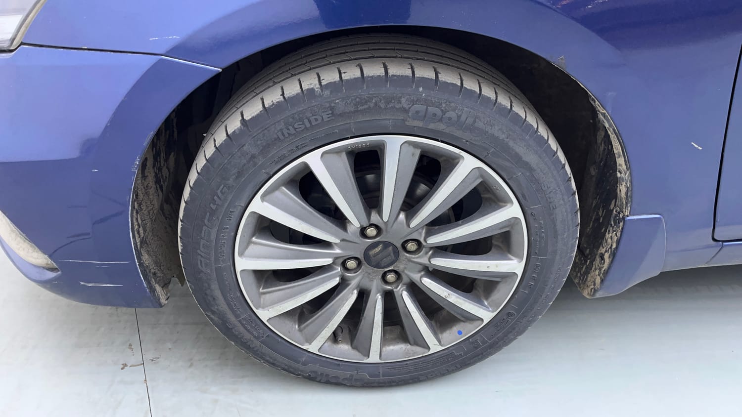 Used 2018 Maruti Suzuki Ciaz Alpha Hybrid 1.5 AT Petrol Automatic tyres LEFT FRONT TYRE RIM VIEW