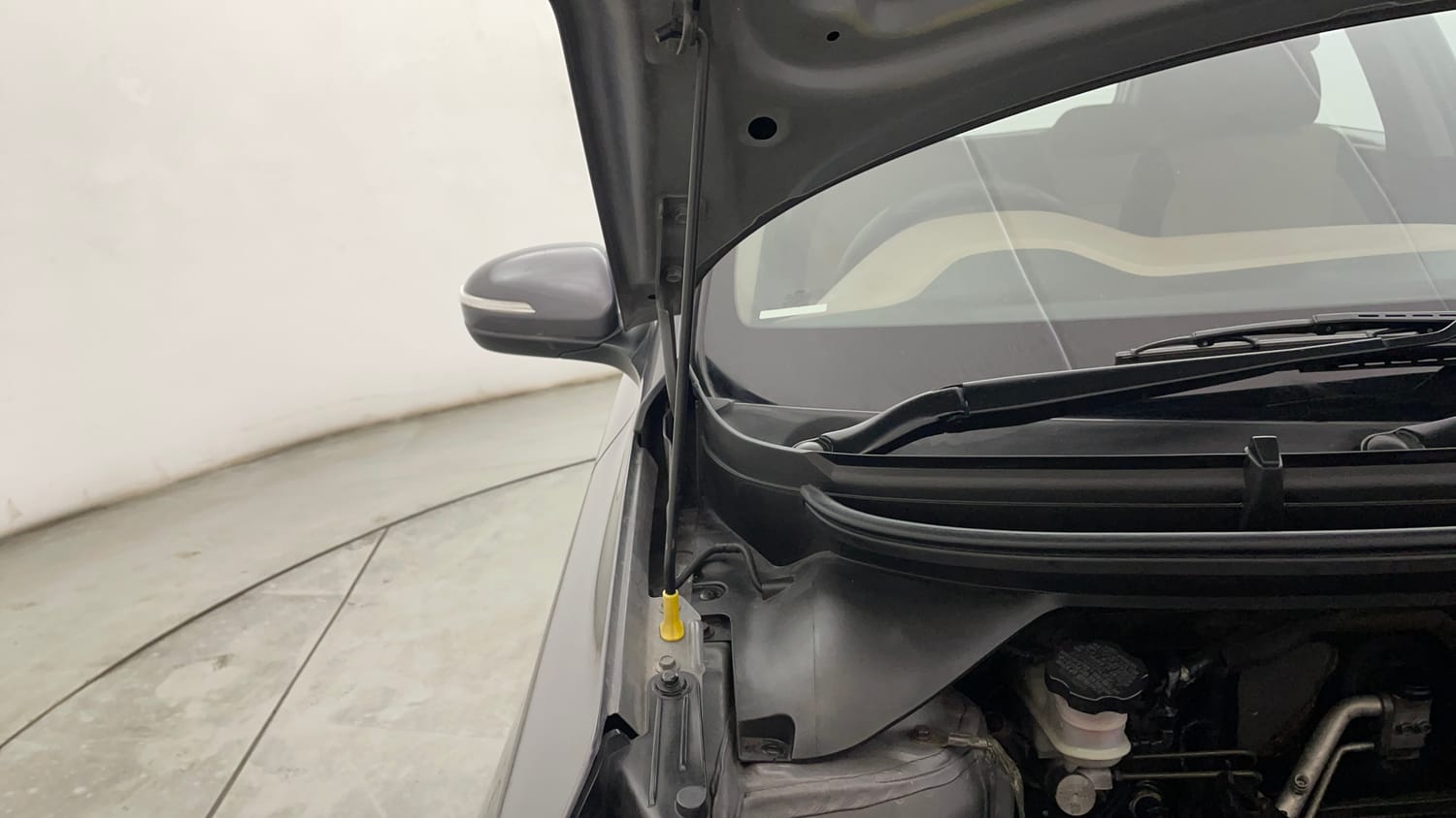 Used 2019 Hyundai Elite i20 Sportz Plus 1.2 CVT Petrol Automatic engine ENGINE RIGHT SIDE HINGE & APRON VIEW