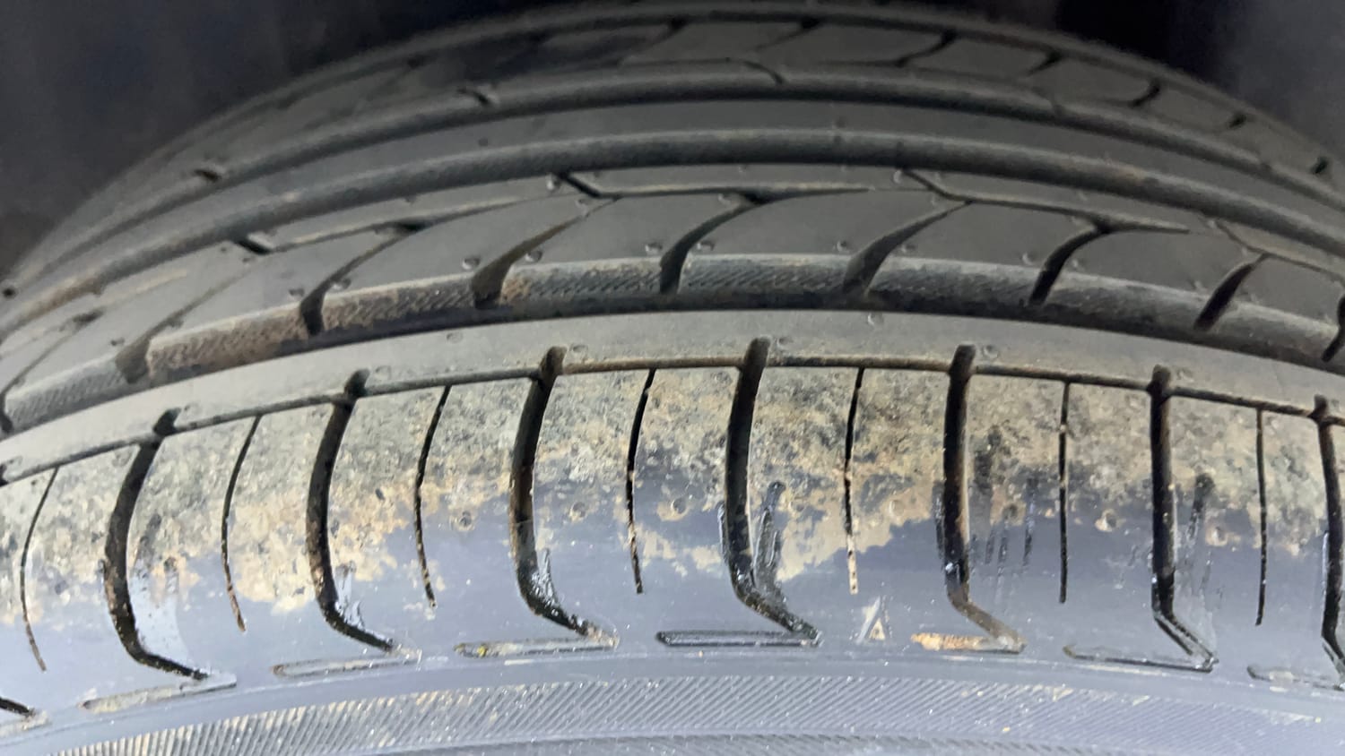 Used 2018 Maruti Suzuki Ciaz Alpha Hybrid 1.5 AT Petrol Automatic tyres LEFT REAR TYRE TREAD VIEW