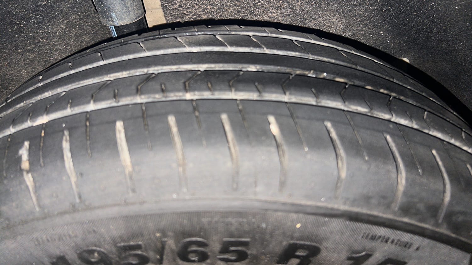 Used 2014 Ford EcoSport Trend 1.5 TDCi Diesel Manual tyres RIGHT REAR TYRE TREAD VIEW