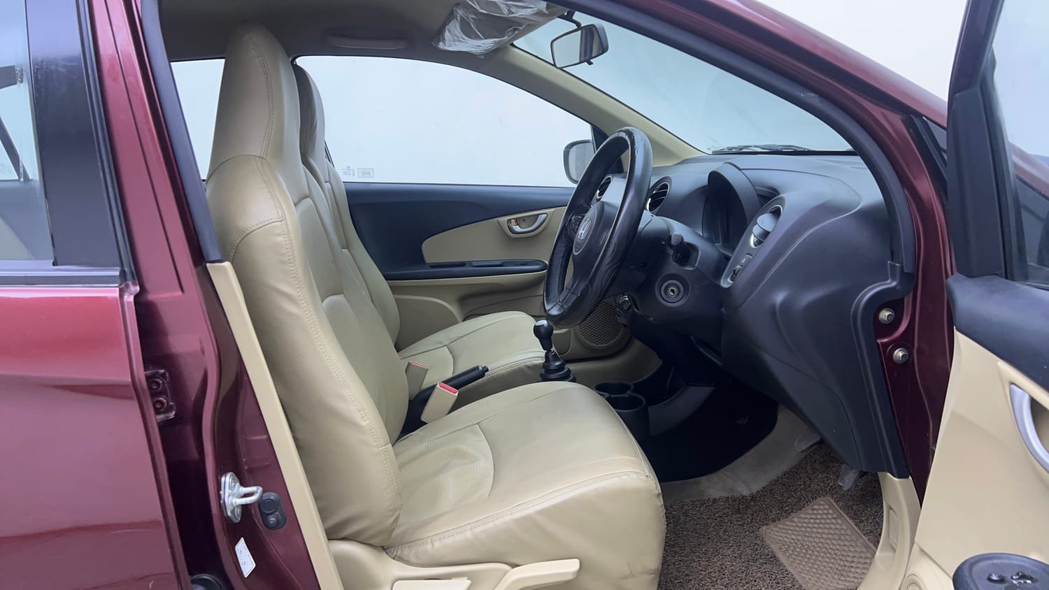Used 2014 Honda Amaze 1.2 VX i-VTEC Petrol Manual interior RIGHT SIDE FRONT DOOR CABIN VIEW