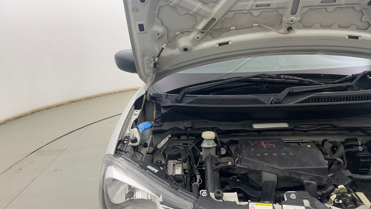 Used 2023 Maruti Suzuki S-Presso VXi Petrol Manual engine ENGINE RIGHT SIDE HINGE & APRON VIEW