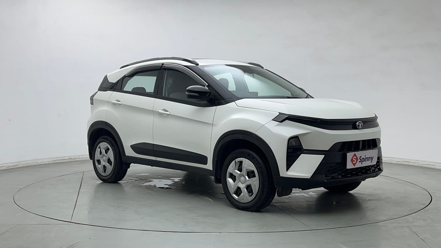 Used 2025 Tata Nexon Pure Plus (S) 1.2 iCNG 6MT Cng Manual exterior RIGHT FRONT CORNER VIEW