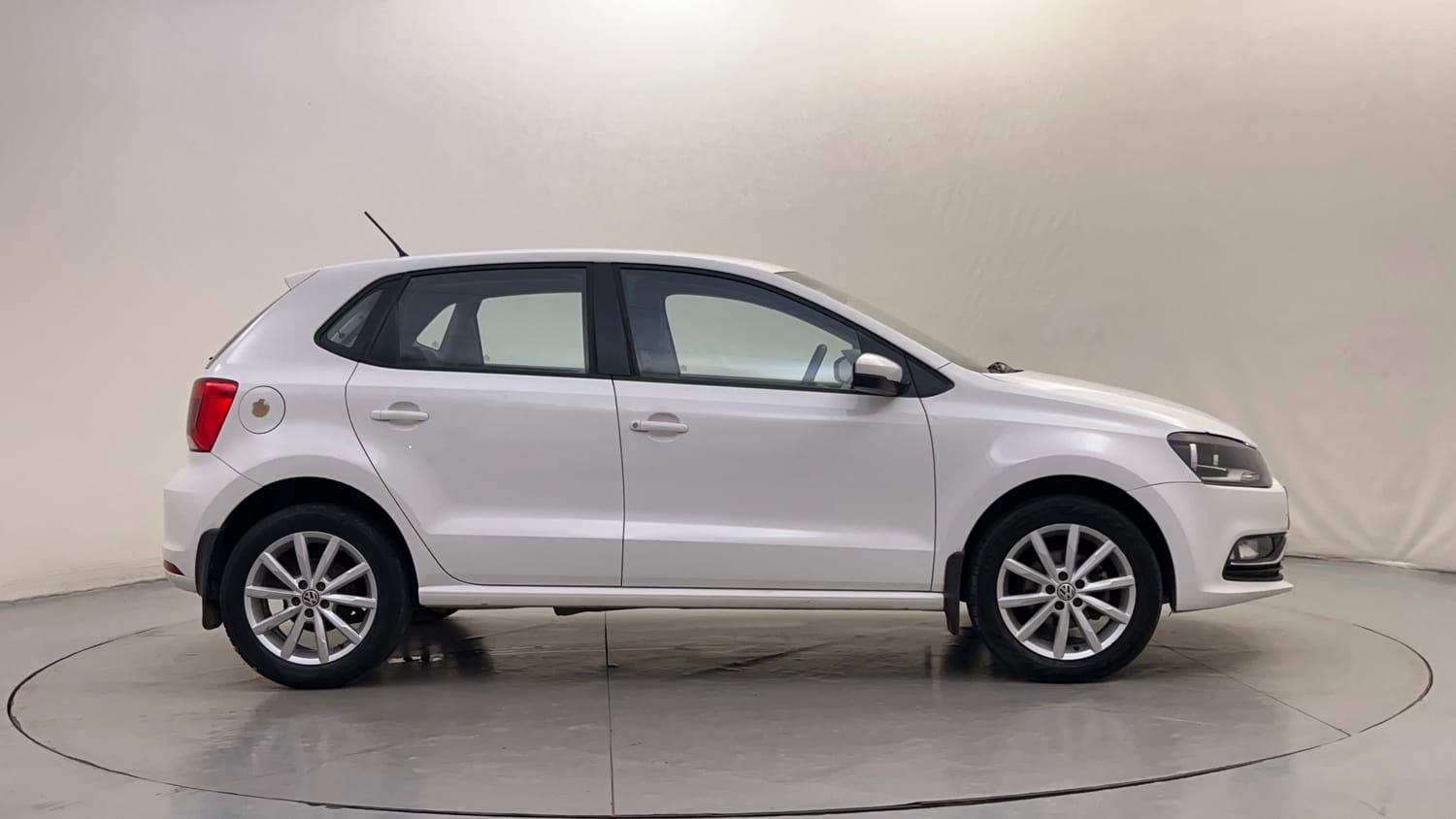 Used 2018 Volkswagen Polo Highline Plus 1.2( P)16 Alloy Petrol Manual exterior RIGHT SIDE VIEW