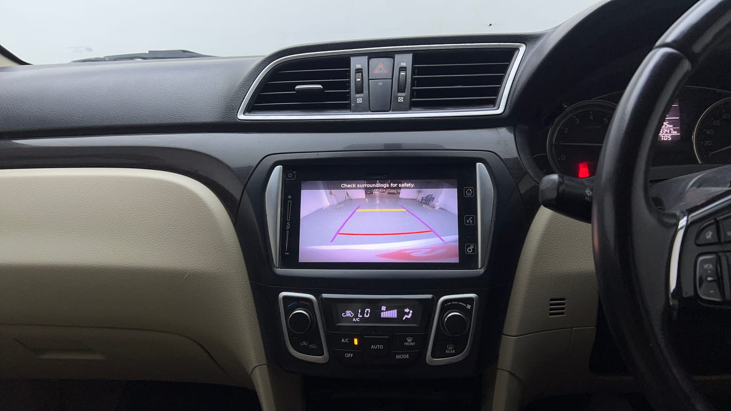Used 2016 Maruti Suzuki Ciaz ZXI+ AT Petrol Automatic top_features Rear camera