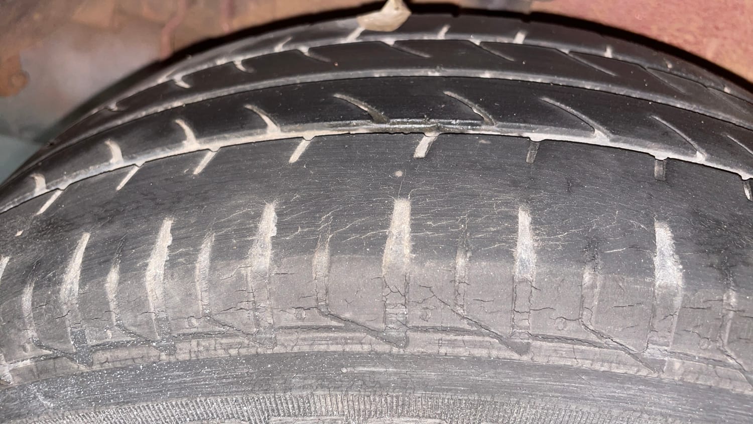 Used 2014 Tata Zest XE Petrol Petrol Manual tyres RIGHT REAR TYRE TREAD VIEW