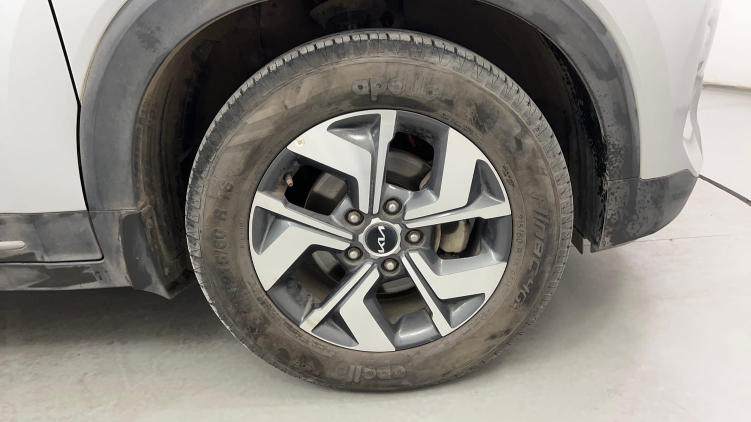 Used 2023 Kia Sonet HTX 1.0 DCT Petrol Automatic tyres RIGHT FRONT TYRE RIM VIEW