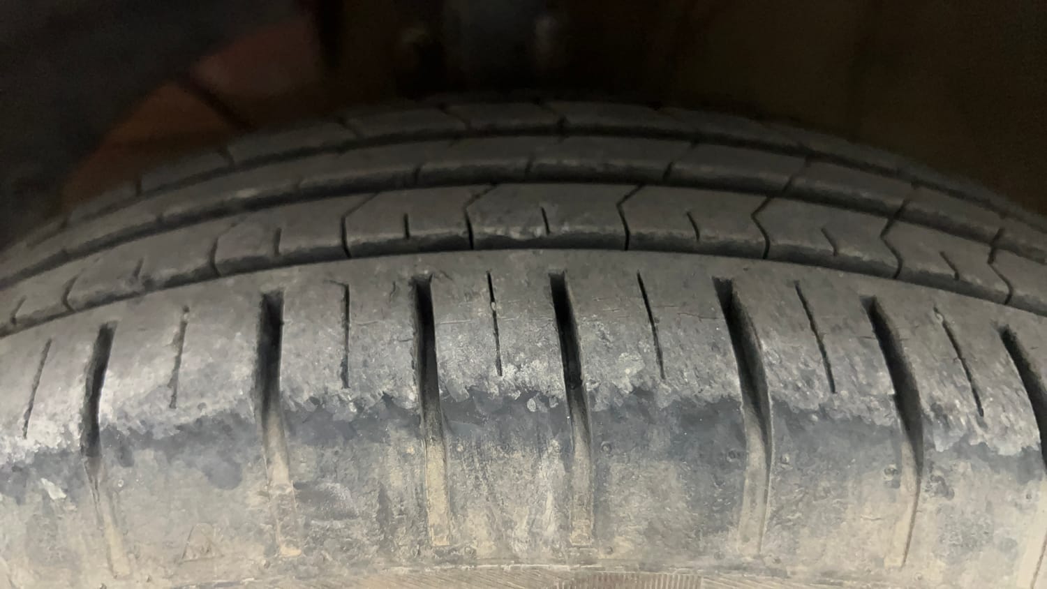 Used 2020 Maruti Suzuki Swift ZXi Petrol Manual tyres LEFT FRONT TYRE TREAD VIEW