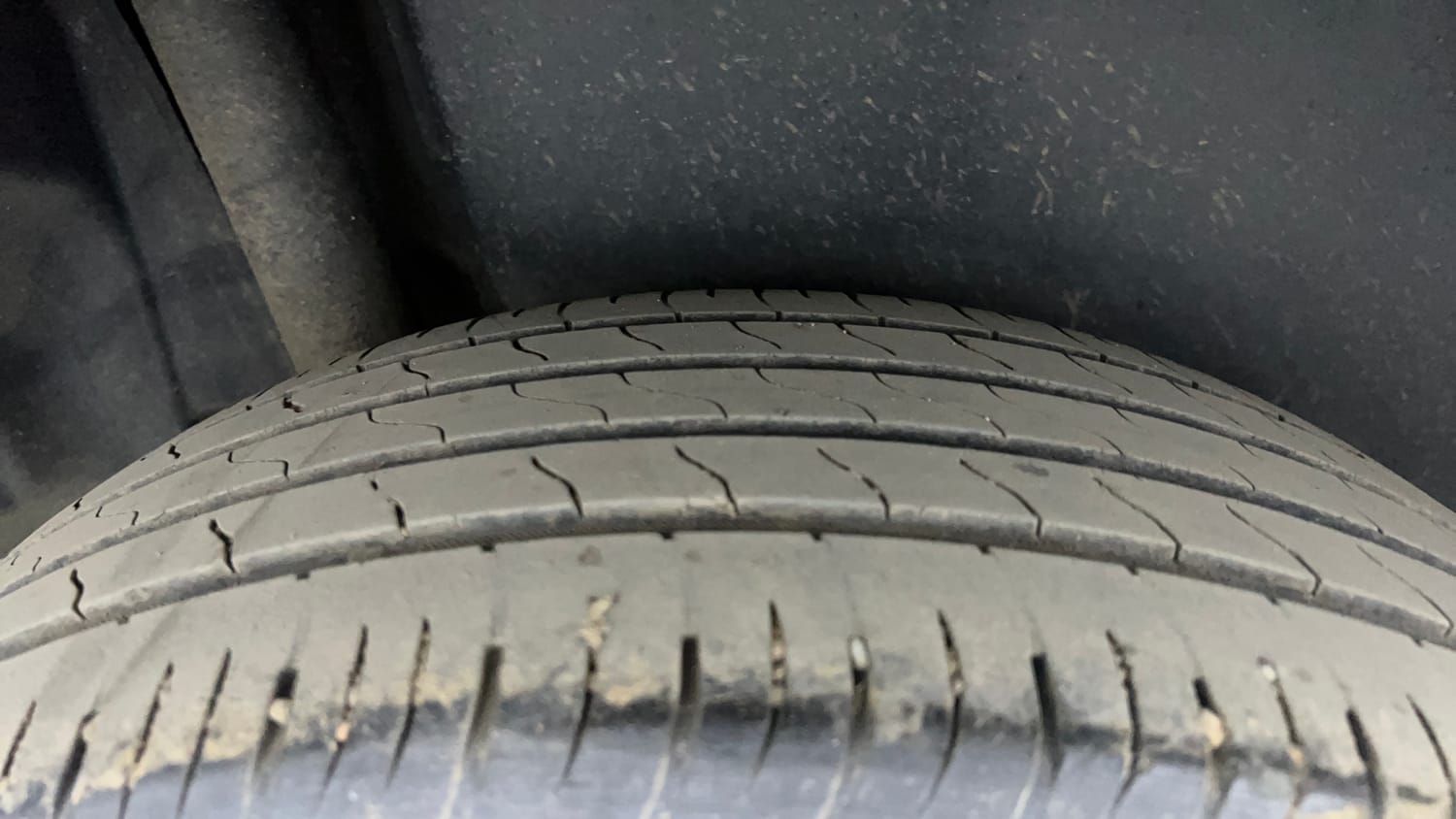 Used 2024 Maruti Suzuki Brezza Zxi Plus Dual Tone Petrol Manual tyres RIGHT REAR TYRE TREAD VIEW