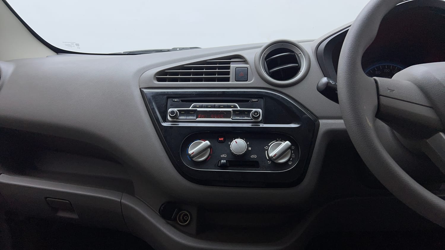 Used 2017 Datsun Redi-GO T (O) Petrol Manual interior MUSIC SYSTEM & AC CONTROL VIEW