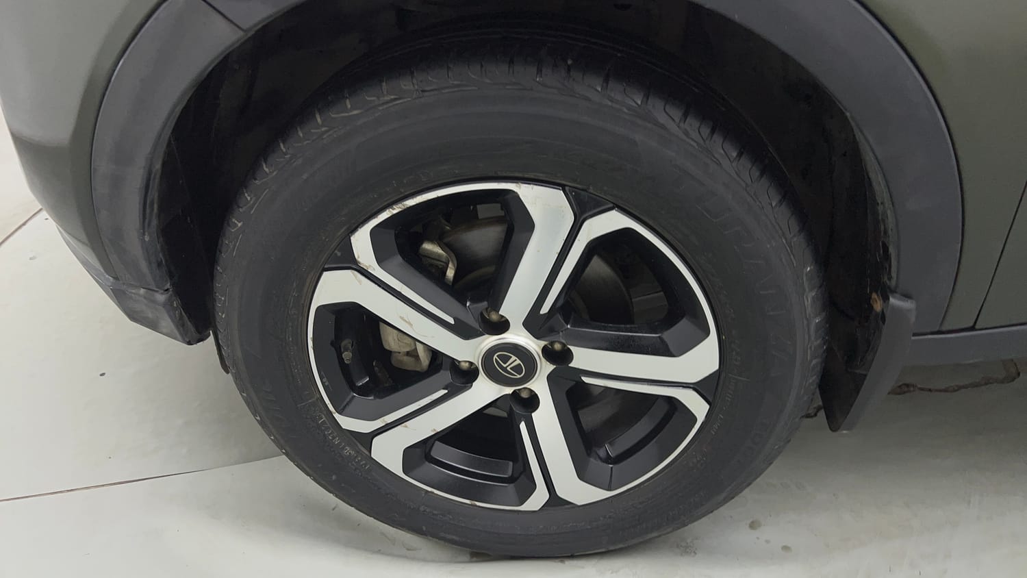 Used 2021 Tata Nexon XZA Plus Petrol Automatic tyres LEFT FRONT TYRE RIM VIEW