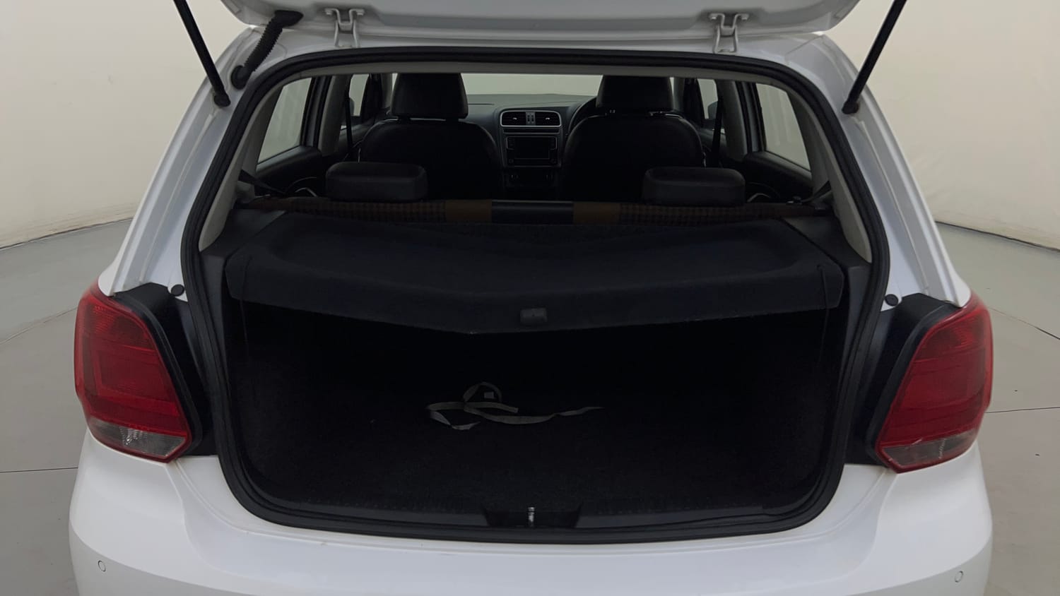 Used 2018 Volkswagen Polo Highline Plus 1.2( P)16 Alloy Petrol Manual interior DICKY INSIDE VIEW