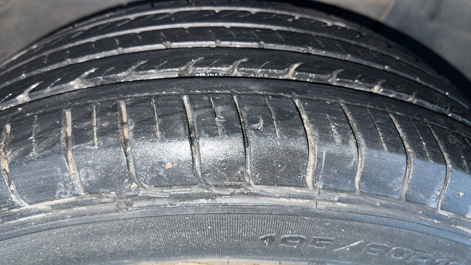 Used 2017 Hyundai Elite i20 Asta 1.2 Petrol Manual tyres RIGHT FRONT TYRE TREAD VIEW