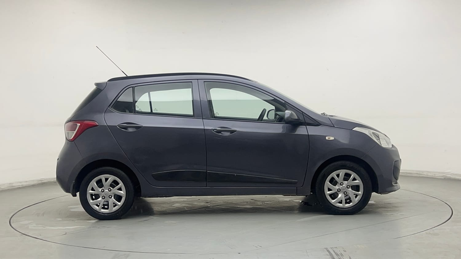 Used 2018 Hyundai Grand i10 Magna AT 1.2 Kappa VTVT Petrol Automatic exterior RIGHT SIDE VIEW