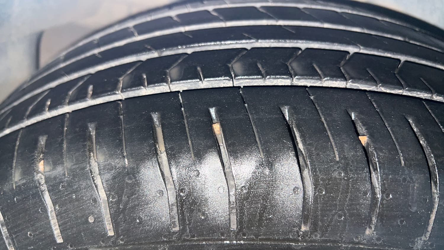 Used 2016 Maruti Suzuki Ciaz ZXI+ AT Petrol Automatic tyres RIGHT REAR TYRE TREAD VIEW
