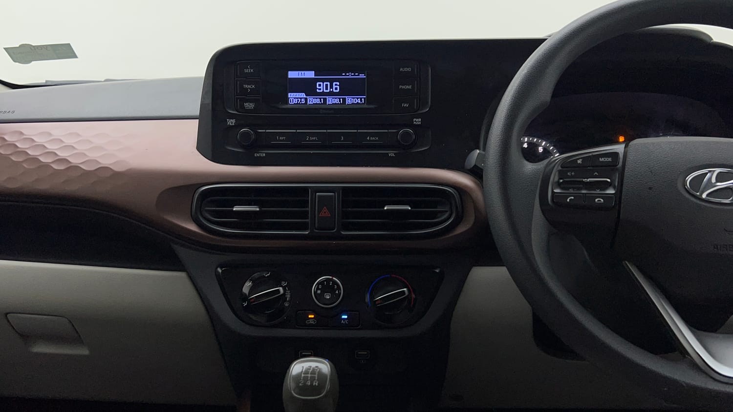Used 2022 Hyundai Aura S 1.2 Petrol Petrol Manual interior MUSIC SYSTEM & AC CONTROL VIEW