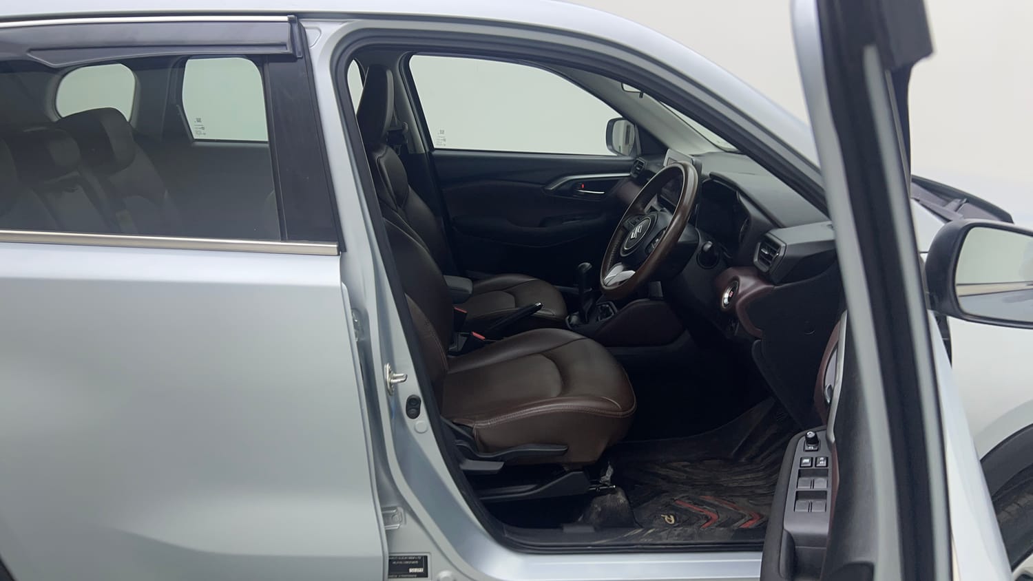 Used 2024 Maruti Suzuki Grand Vitara Delta Smart Hybrid Petrol Manual interior RIGHT SIDE FRONT DOOR CABIN VIEW