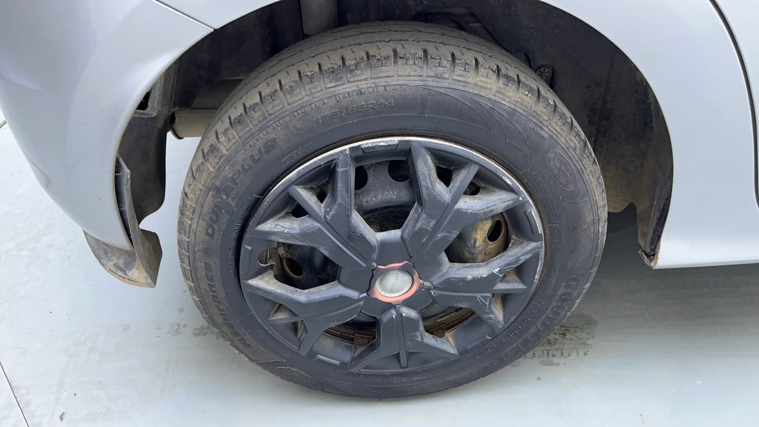 Used 2017 Ford Figo Trend 1.2 Ti-VCT Petrol Manual tyres RIGHT REAR TYRE RIM VIEW