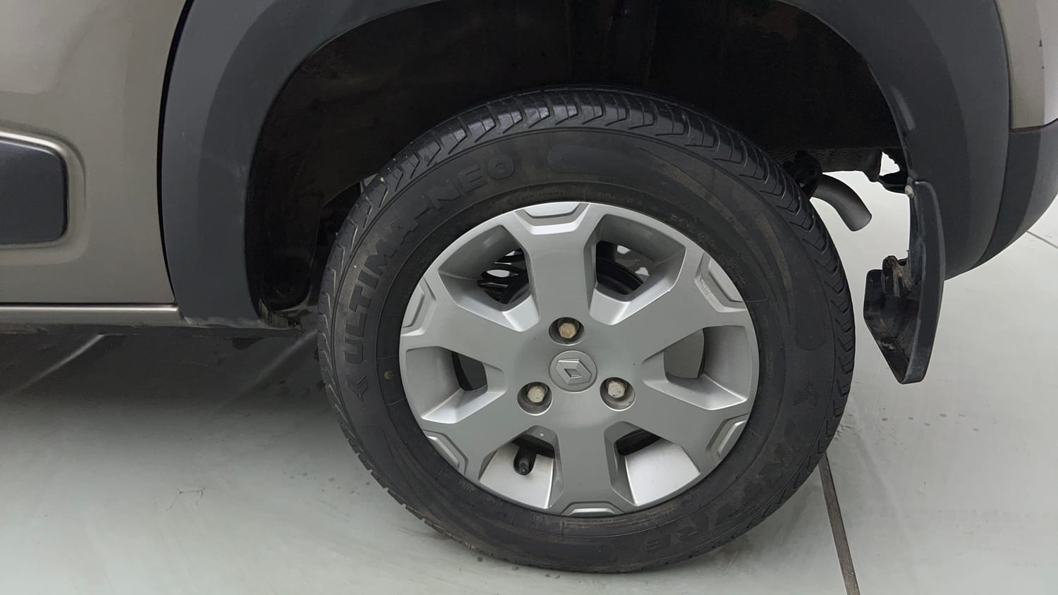 Used 2020 Renault Kwid CLIMBER 1.0 AMT Petrol Automatic tyres LEFT REAR TYRE RIM VIEW