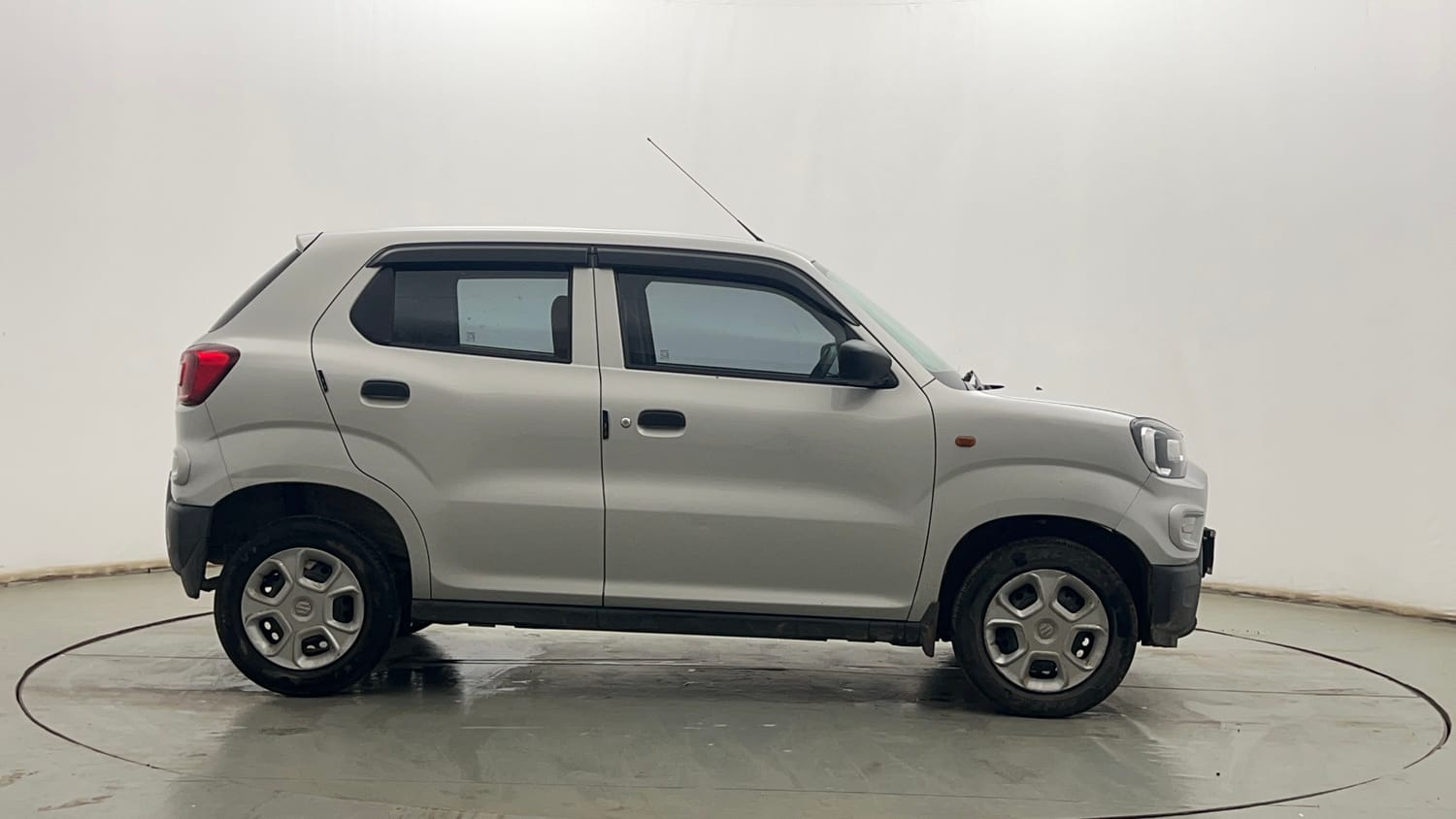 Used 2023 Maruti Suzuki S-Presso VXi Petrol Manual exterior RIGHT SIDE VIEW