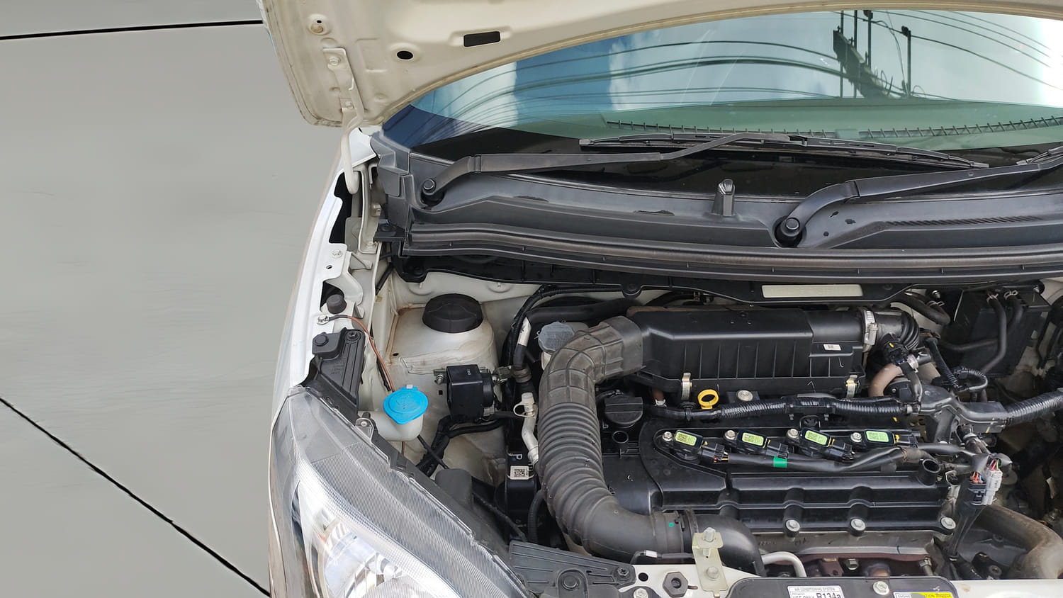 Used 2022 Maruti Suzuki Wagon R ZXi 1.2 Petrol Manual engine ENGINE RIGHT SIDE HINGE & APRON VIEW