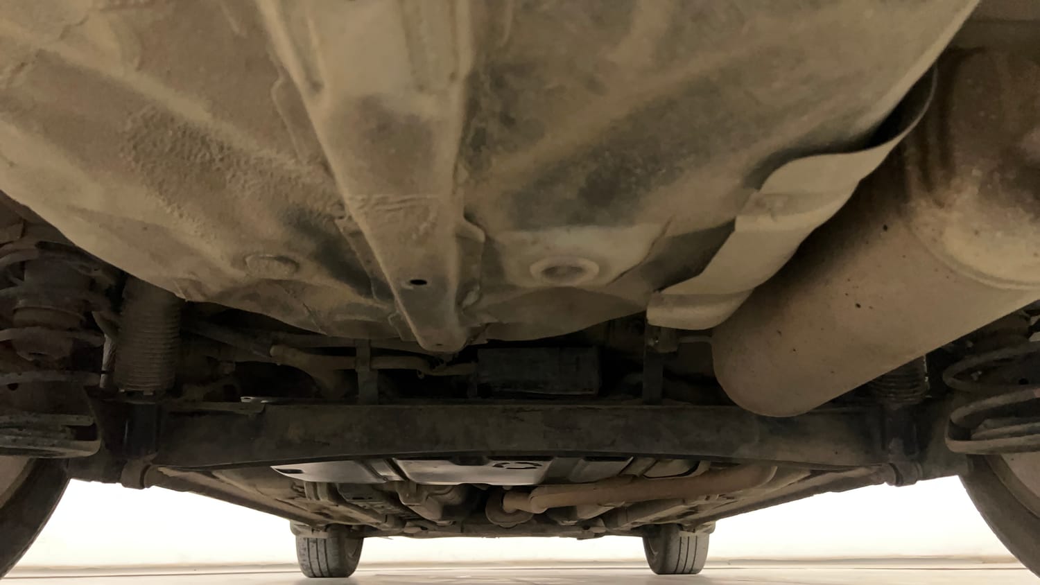 Used 2016 Hyundai Verna 1.6 VTVT SX Petrol Manual extra REAR UNDERBODY VIEW (TAKEN FROM REAR)
