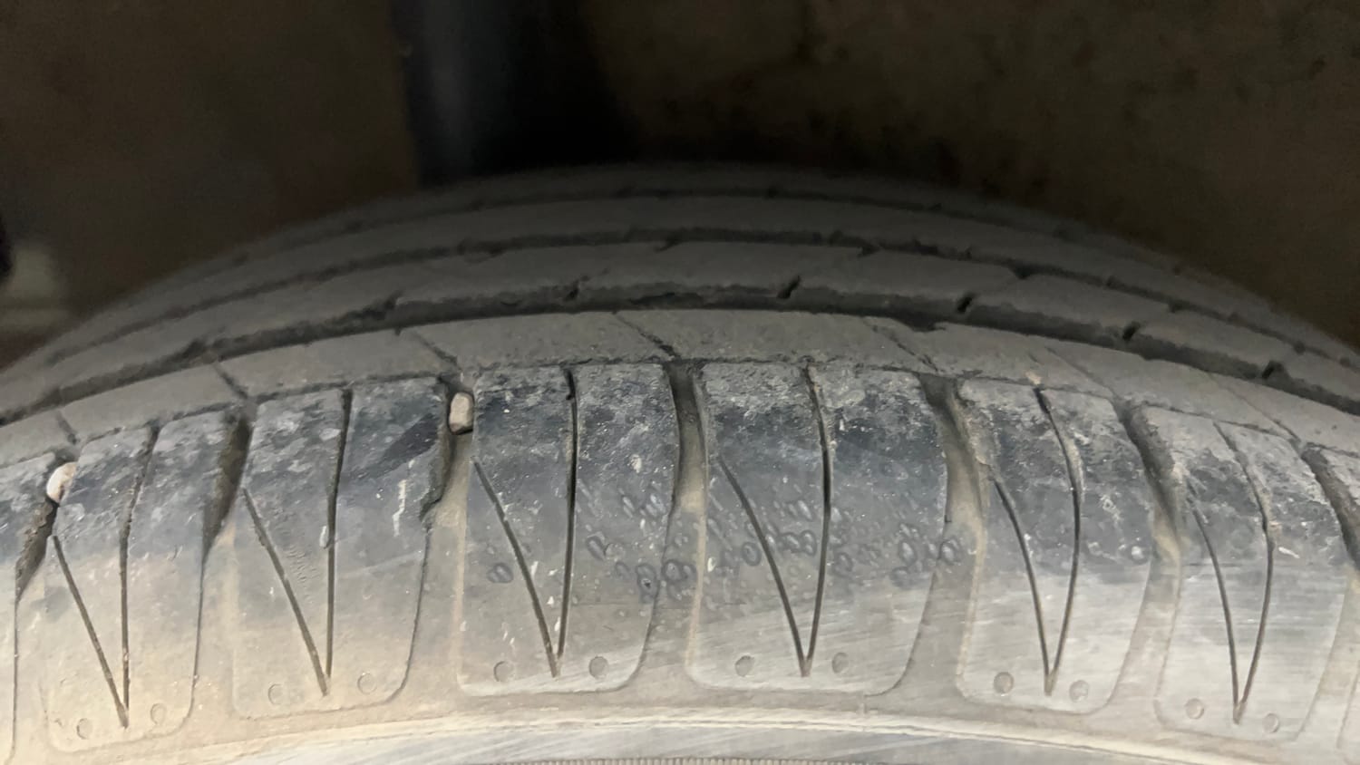 Used 2023 Kia Sonet HTX 1.0 DCT Petrol Automatic tyres RIGHT REAR TYRE TREAD VIEW