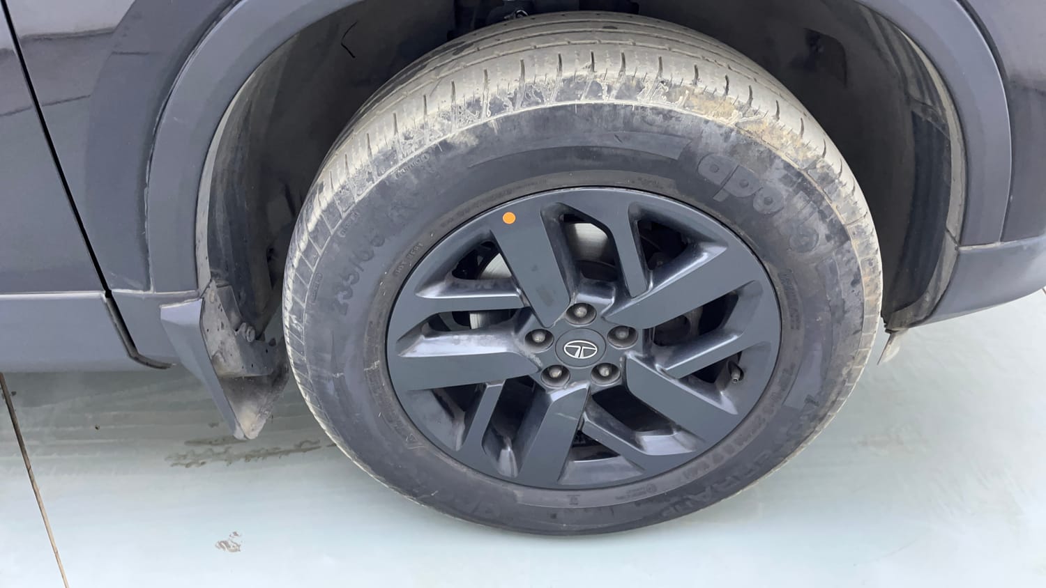 Used 2021 Tata Harrier XZA Plus Dark Edition Diesel Automatic tyres RIGHT FRONT TYRE RIM VIEW