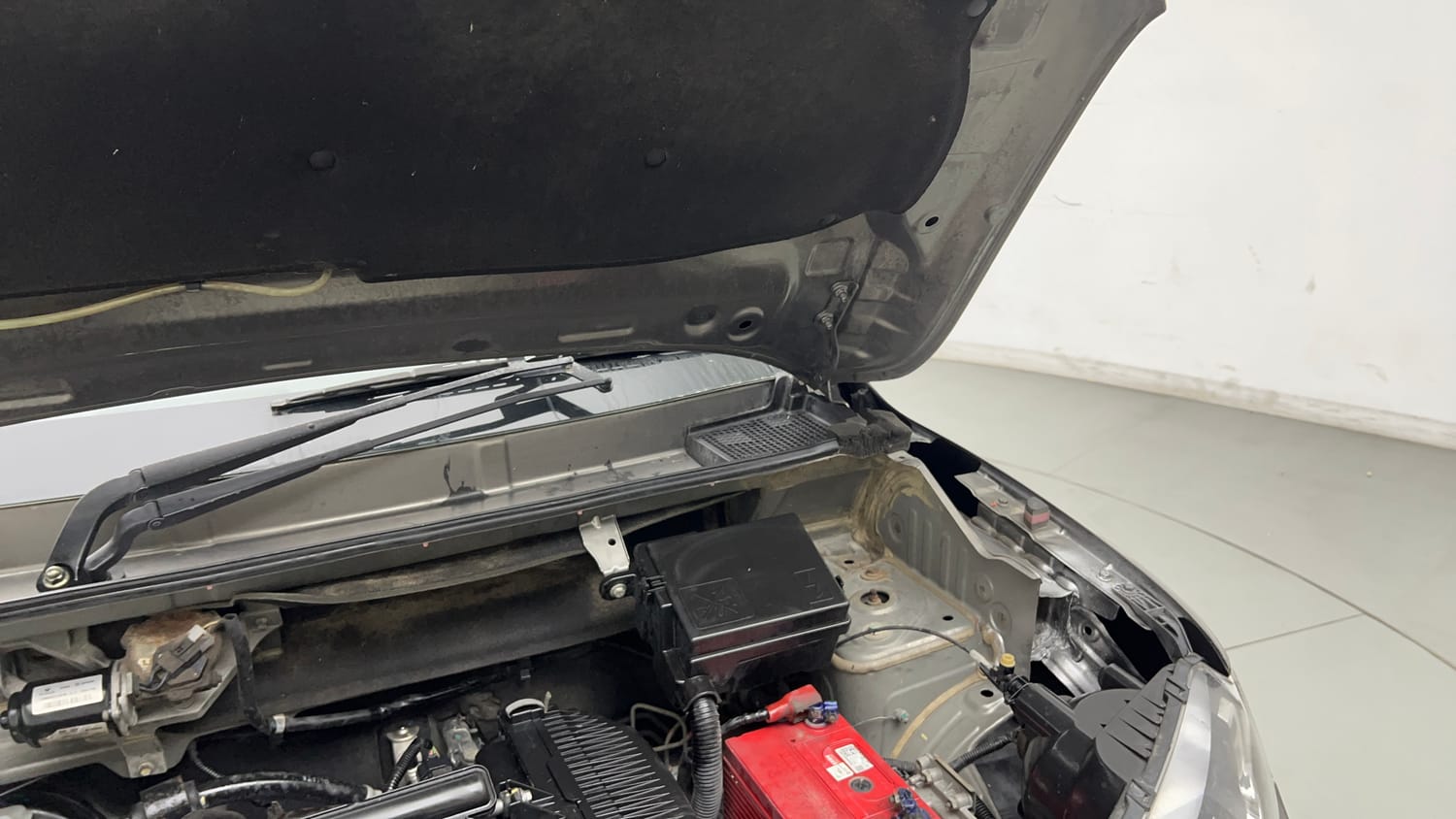 Used 2020 Renault Kwid CLIMBER 1.0 AMT Petrol Automatic engine ENGINE LEFT SIDE HINGE & APRON VIEW