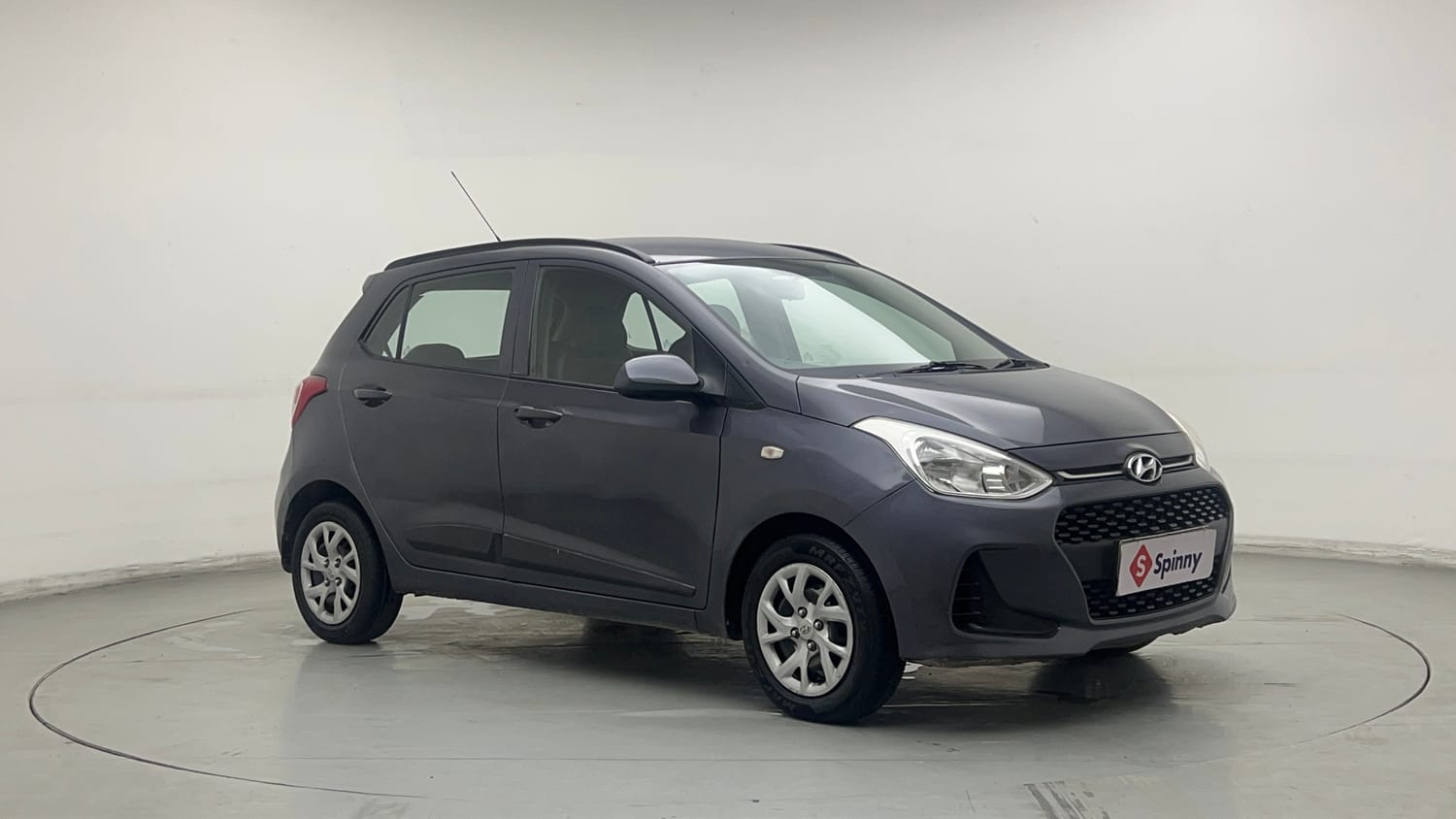 Used 2018 Hyundai Grand i10 Magna AT 1.2 Kappa VTVT Petrol Automatic exterior RIGHT FRONT CORNER VIEW
