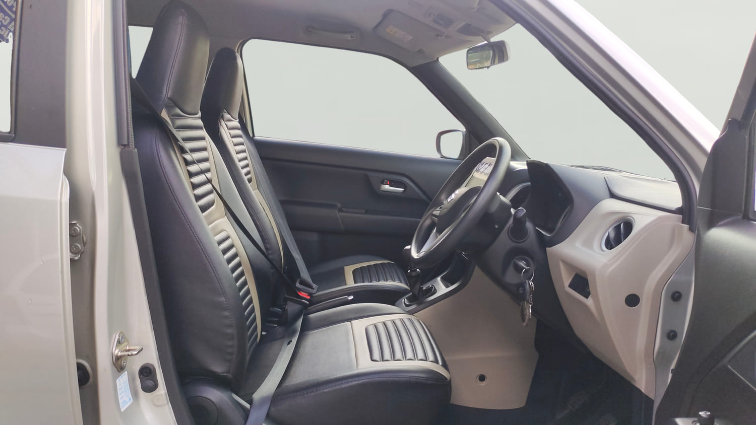 Used 2022 Maruti Suzuki Wagon R ZXi 1.2 Petrol Manual interior RIGHT SIDE FRONT DOOR CABIN VIEW