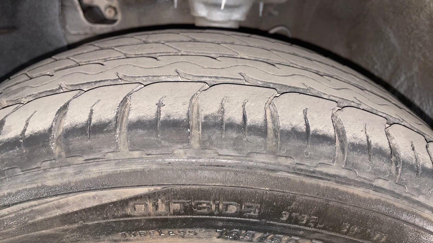 Used 2018 Hyundai Elite i20 Asta 1.2 (O) Petrol Manual tyres LEFT FRONT TYRE TREAD VIEW