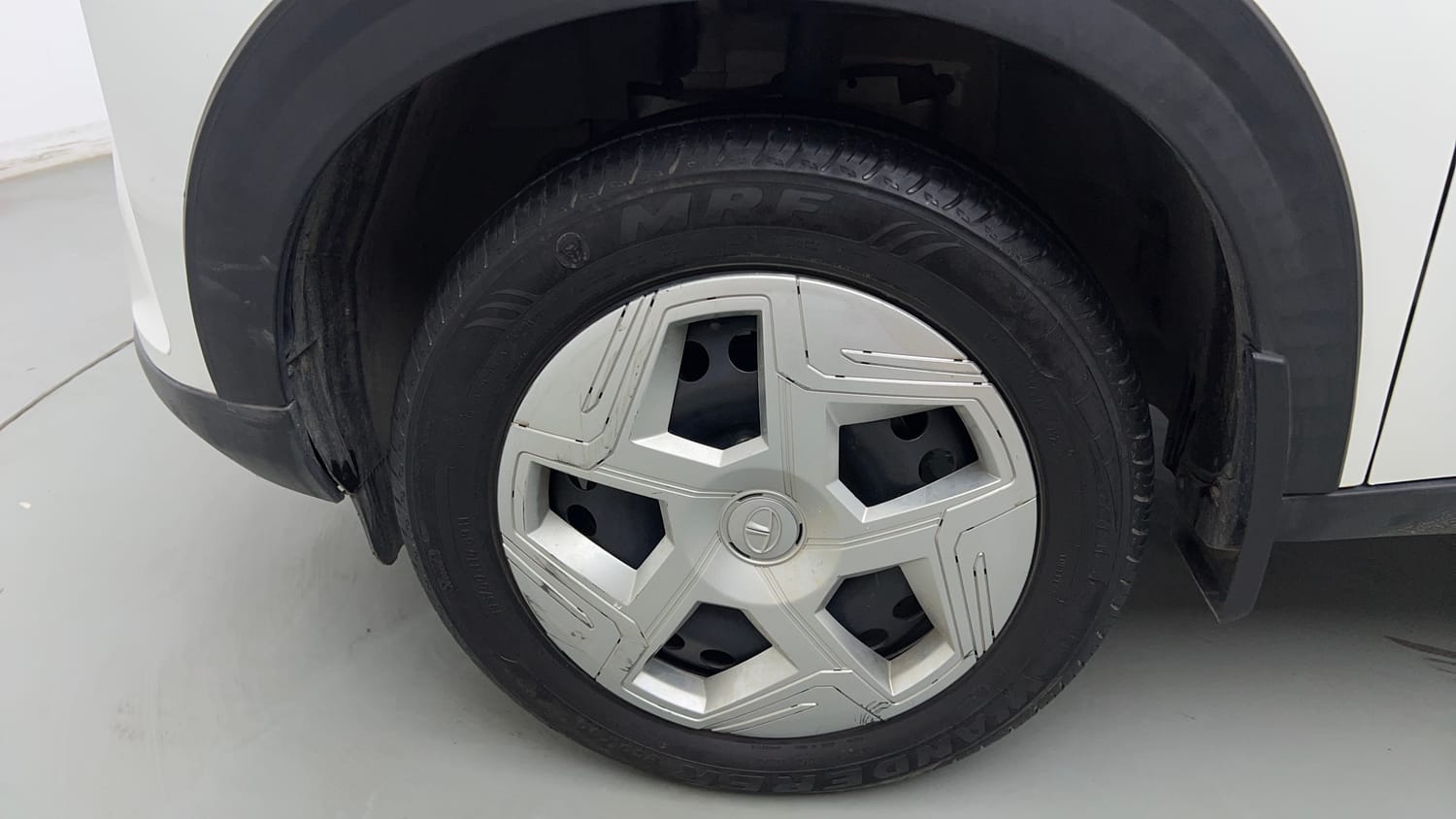 Used 2025 Tata Nexon Pure Plus (S) 1.2 iCNG 6MT Cng Manual tyres LEFT FRONT TYRE RIM VIEW