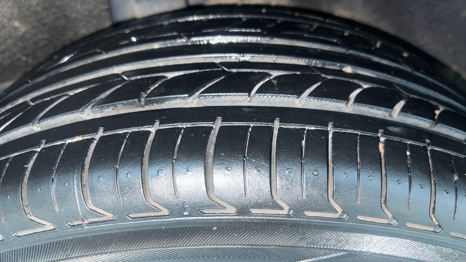 Used 2018 Maruti Suzuki Baleno Zeta 1.2 Petrol Manual tyres RIGHT REAR TYRE TREAD VIEW