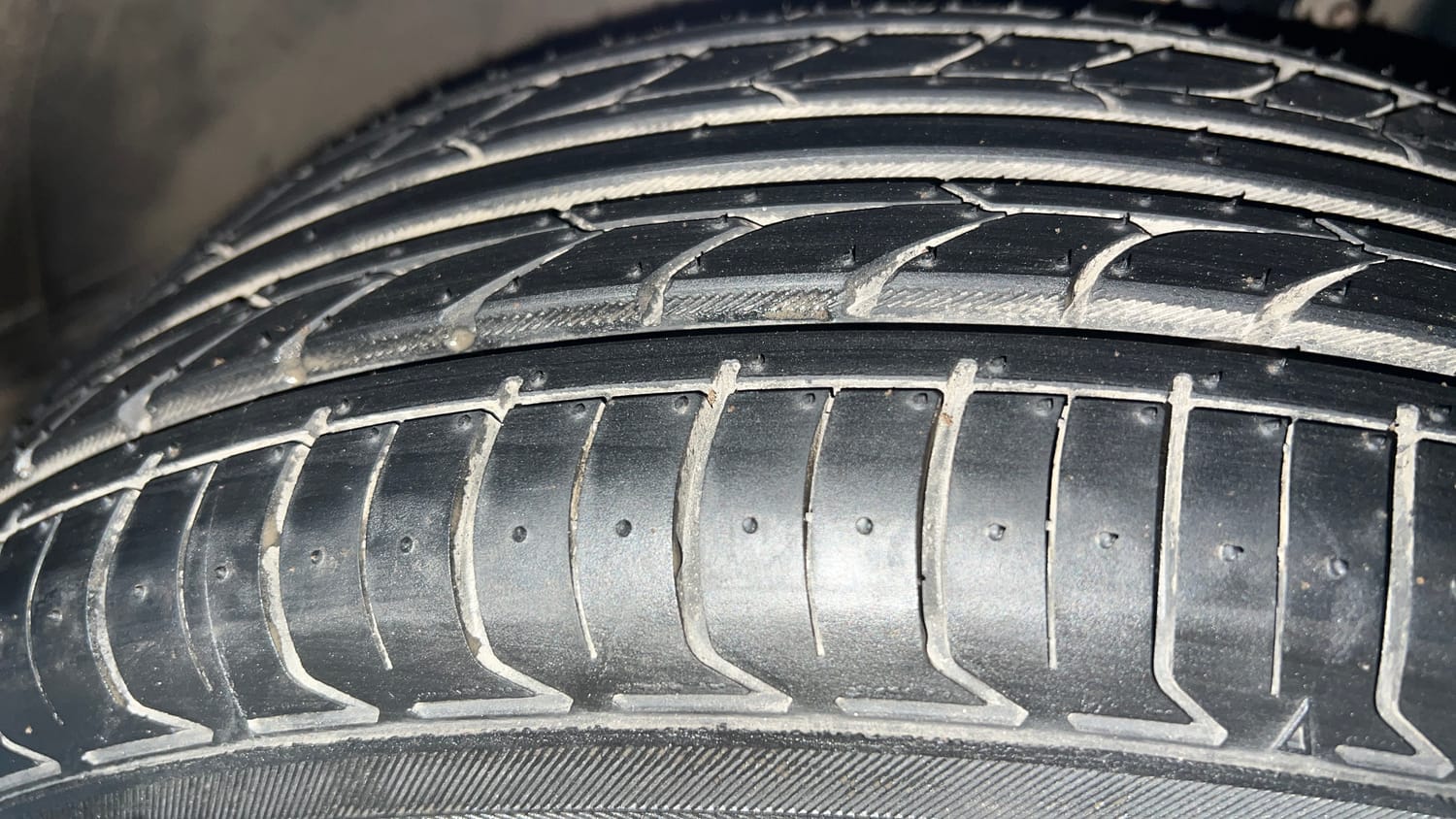 Used 2019 Maruti Suzuki Swift ZXi Petrol Manual tyres RIGHT FRONT TYRE TREAD VIEW