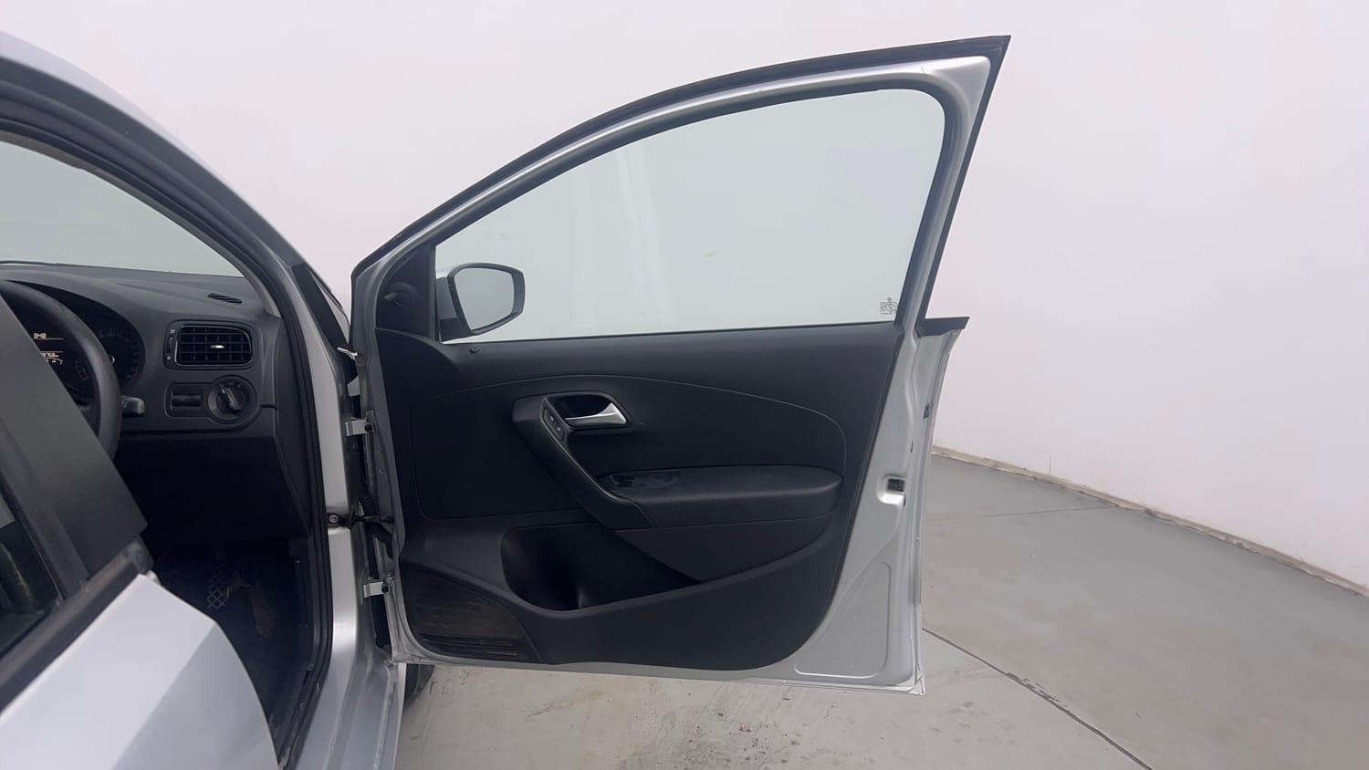 Used 2019 Volkswagen Ameo Trendline 1.0L (P) Petrol Manual interior RIGHT FRONT DOOR OPEN VIEW