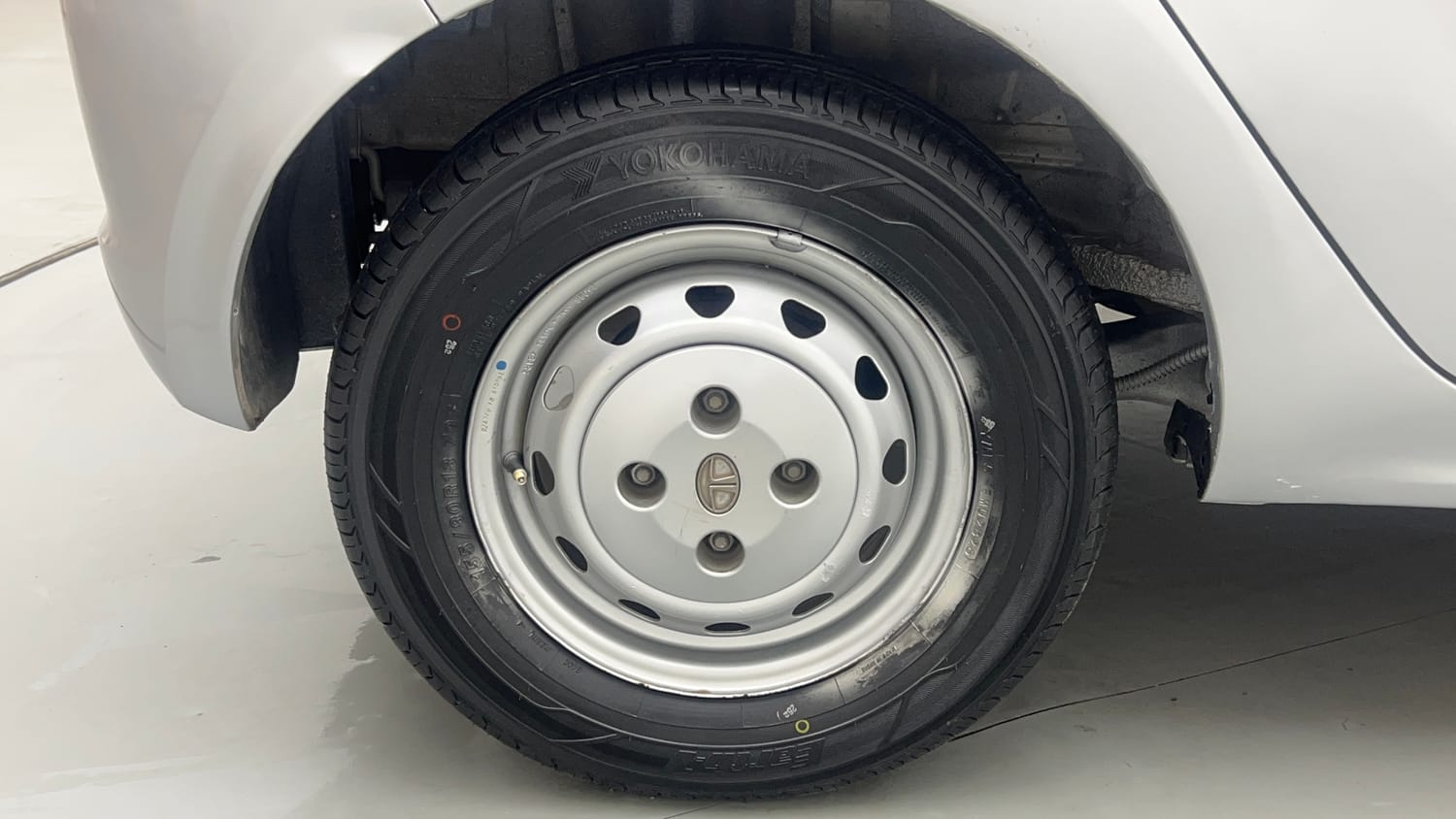 Used 2017 Tata Tiago Revotron XM Petrol Manual tyres RIGHT REAR TYRE RIM VIEW