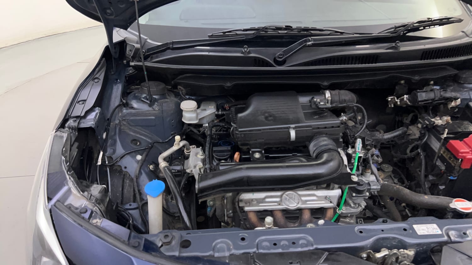 Used 2022 Maruti Suzuki Baleno Alpha MT Petrol Manual engine ENGINE RIGHT SIDE HINGE & APRON VIEW